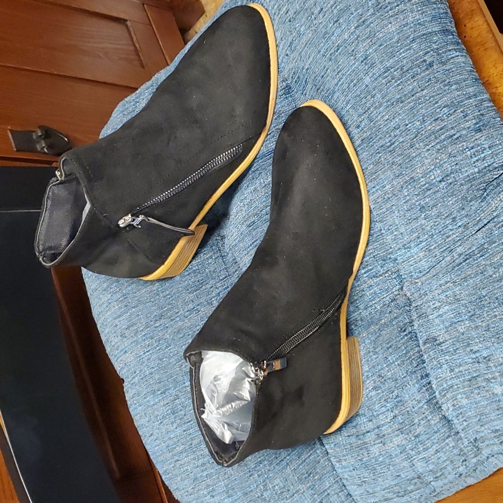 Size 38, no name brand, imitation black suede, low heal about 1".